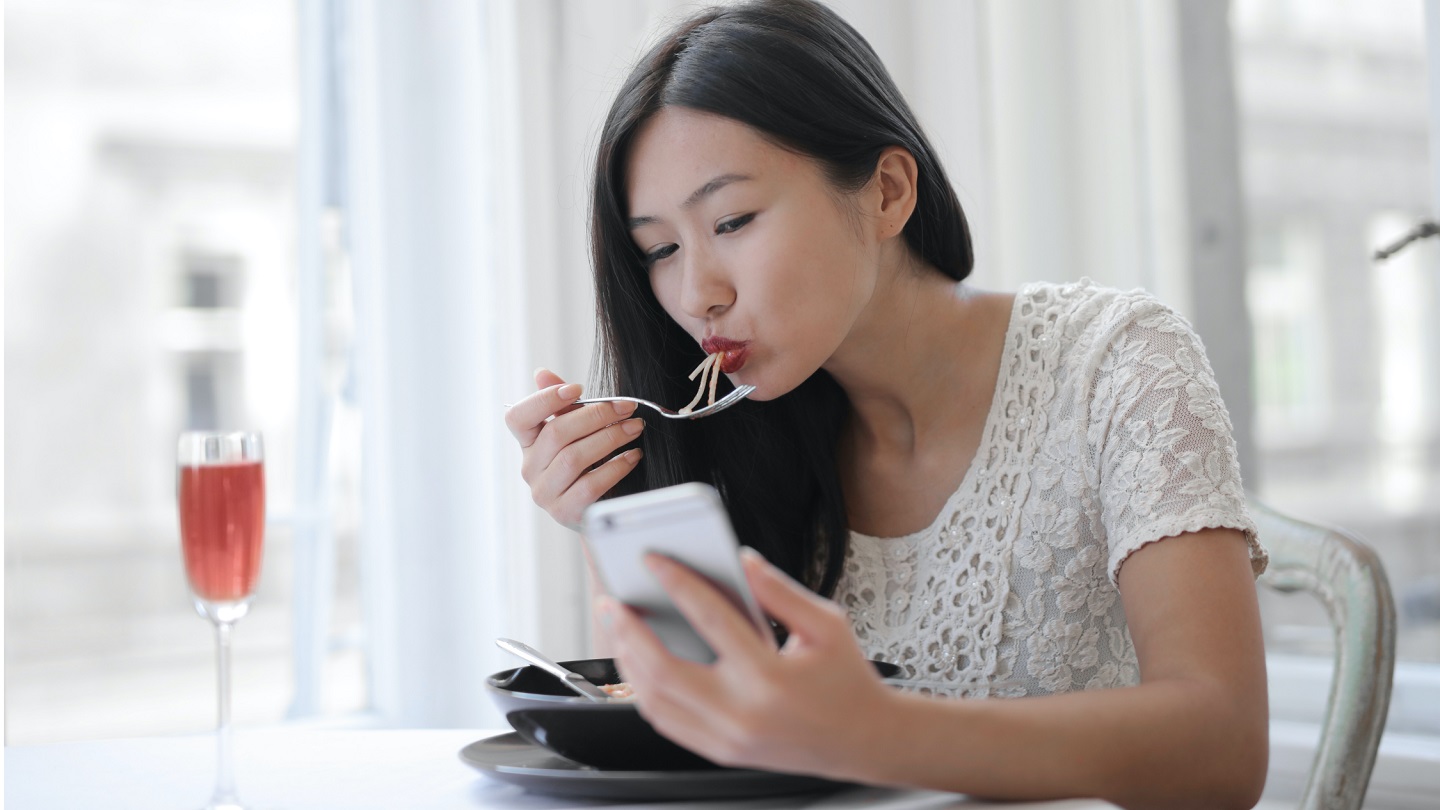 Taiwanese girl using LINE app in Taiwan